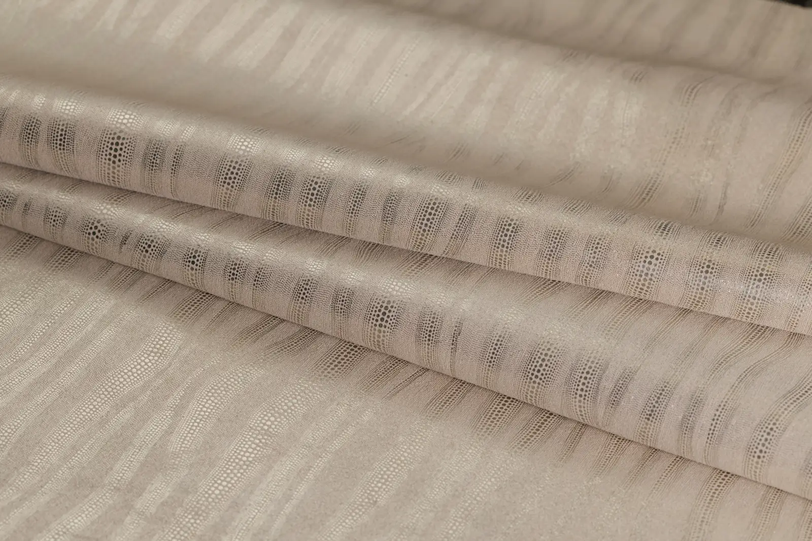 Dazzle Eel Platinum Beige